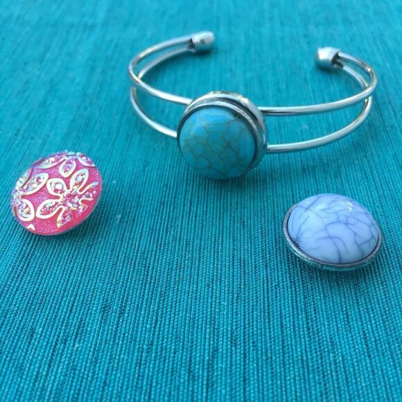 Unique Button Snap Bracelet w/ 3 buttons Silver - Picture 1 of 6